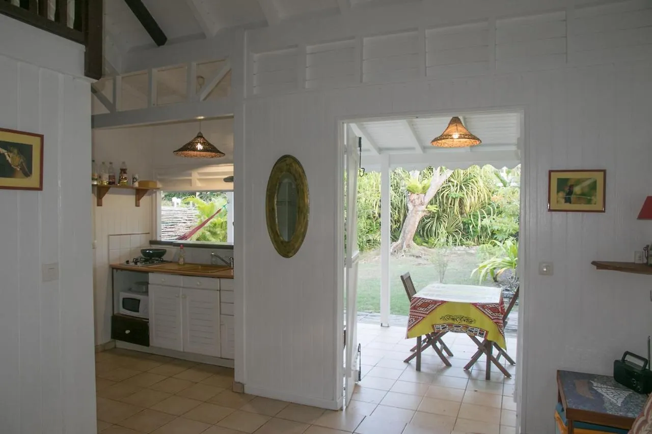 Holiday home Gite Le Colibri Chez Pascale Et Laurent Bungalow Cannelle Avec Reserve D'Eau Saint-Francois